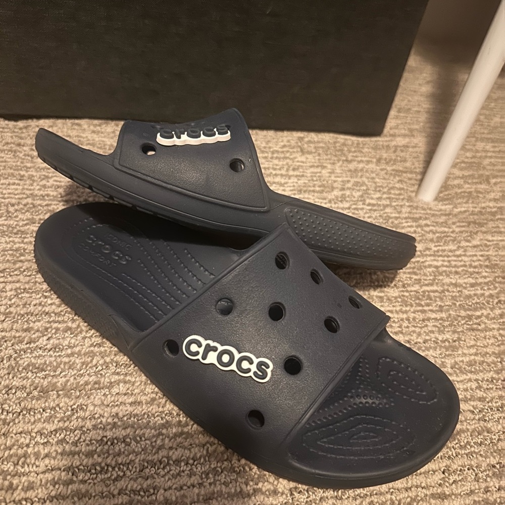 8.5 crocs navy blue - Picture 2 of 3